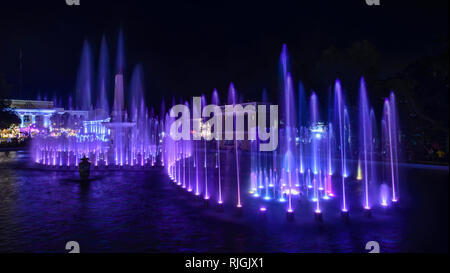 Springbrunnen zeigen an der Plaza Salcedo, Vigan, Ilocos Sur, Philippinen Stockfoto