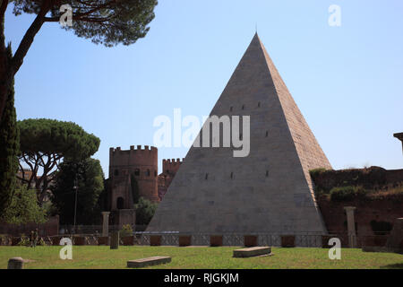 Die Cimitero Acattolico, Nichtkatholischen Friedhof von Rom, Cimitero dei protestanti, protestantischen Friedhof, oder Cimitero degli Ingles, Engländer Friedhof Stockfoto