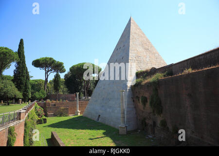 Die Cimitero Acattolico, Nichtkatholischen Friedhof von Rom, Cimitero dei protestanti, protestantischen Friedhof, oder Cimitero degli Ingles, Engländer Friedhof Stockfoto