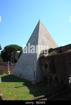 Die Cimitero Acattolico, Nichtkatholischen Friedhof von Rom, Cimitero dei protestanti, protestantischen Friedhof, oder Cimitero degli Ingles, Engländer Friedhof Stockfoto