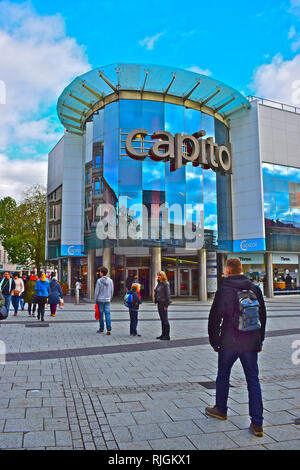 Capitol Shopping Centre ist ein modernes, mehrstöckiges retail Block in der Queen Street in der Innenstadt von Cardiff. Stockfoto