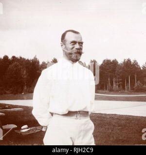 Nikolaus II. oder Nikolai II (1868 - 17. Juli 1918), Zar von Russland. Wie der Heilige Nikolaus in der Russisch-orthodoxen Kirche bekannt, war der letzte Kaiser von Russland, Urteil vom 1. November 1894 bis zu seinem erzwungenen Abdankung am 15. März 1917. Seine Herrschaft sah den Fall des Russischen Reiches von einer der führenden Großmächte der Welt zu wirtschaftlichen und militärischen Zusammenbruch. Stockfoto