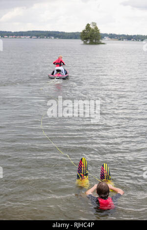 Jet ski ziehen Wasser Skifahrer Stockfoto