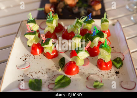 Catering Services Hintergrund mit Snacks an der Platte. Stockfoto