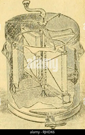 . Die Imker' überprüfen. Biene Kultur. 160 Die IMKER' überprüfen. Verbrauchsmaterial Bee-Keepers'. Qualität und workmanslui) iiiisurpjissocl. su. Ich&gt; lii Der promiilly, uiul mit ^ooils von uuiForm oxcclliMiccas lnTcloforc. Unsere Bienenstöcke alle tlie SiiiU) Li (nty fraiiii'. Die "K. ilcon" (^liaff liive ami Rli (! ('Liaiitaii&lt; i.E.; v "liivi', mit toten AlU spAcuos, sind Ixilli i^iviiiti utiiverrial Matisfaotioii, Wi'inuuifactiiri "ist eine vollständige, Lino ot BKE-KElil "kus" SOl '-i' liegt, iiirliuiiii;, 'Tlic "Faicon" Marke von Fountlation. j:*'*^ V (f^liully finiiish eHliiuatch und sDlicit Stockfoto