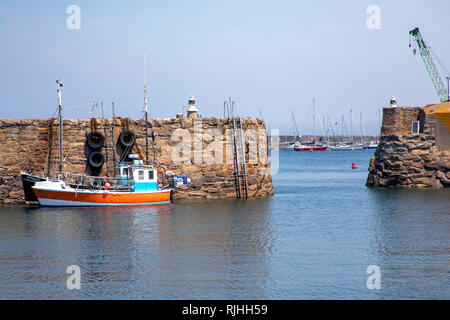 Braye Hafen auf Alderney Channel Islands Stockfoto