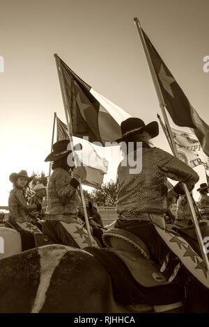 Rodeo Unterhaltung Die Lone Star Cowgirls mit Stolz und Patriotismus Stockfoto