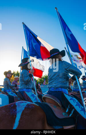 Rodeo Unterhaltung Die Lone Star Cowgirls mit Stolz und Patriotismus Stockfoto