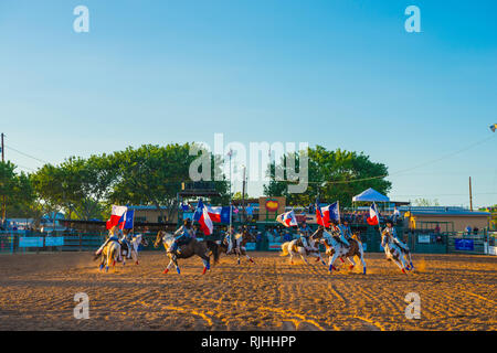 Rodeo Unterhaltung Die Lone Star Cowgirls mit Stolz und Patriotismus Stockfoto