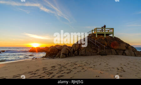 Vila do Conde, Portugal - Januar 03, 2019: Sonnenuntergang Miradouro, touristische Strand, Porto District, Portugal Stockfoto