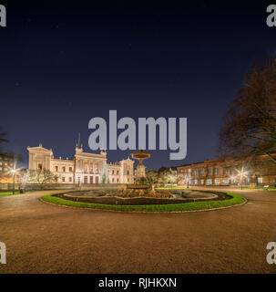 Das Hauptgebäude der Universität von Lund Universität an Universitetsplatsen in der Nacht. Lund. Skane, Skandinavien. Schweden. Stockfoto