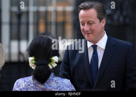 Aung San Suu Kyi trifft sich mit der britische Premierminister David Cameron am Oktober 23, 2013, 10 Downing Street in London. Stockfoto