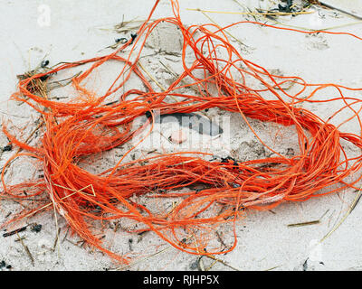 Plastik Müll der Fischernetze an der Nordsee Stockfoto