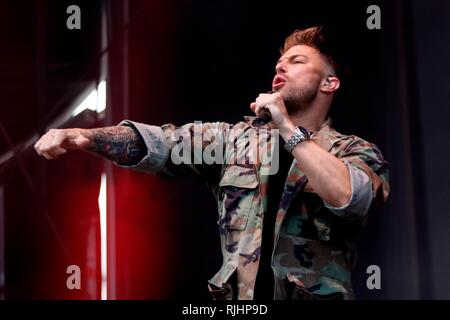 Junge Band, Blau auf der Bühne mit, die an der Grandslam 2018: Sommer der Schritte Tour, mit den Schritten, die LCI-Bahn Stadion, Cheltenham - 26. Mai 2018 Stockfoto