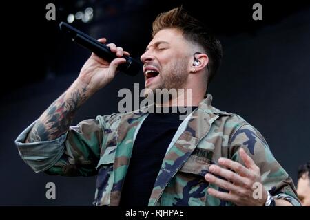 Junge Band, Blau auf der Bühne mit, die an der Grandslam 2018: Sommer der Schritte Tour, mit den Schritten, die LCI-Bahn Stadion, Cheltenham - 26. Mai 2018 Stockfoto