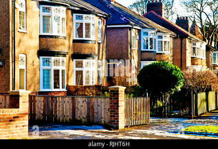 1930er Jahre Doppelhaushälfte, Harlsley Straße, Hartburn, Stockton on Tees, Cleveland, England Stockfoto