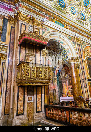 Turin, Italien - 1. Januar 2019. Kanzel der Chiesa di San Carlo Borromeo Kirche. Turin, Piemont, Italien. Stockfoto