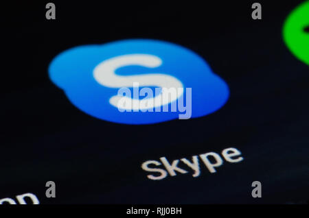 Skype App, Video Chat und Voice Anrufe zwischen Computern, Tabletten, mobile Geräte, die Xbox eine Konsole und smartwatches über das Internet und Anrufe Stockfoto