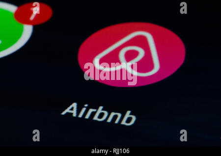 A‌i‌r‌b‌n‌b‌ app, privat gehaltenen globalen Unternehmen, das eine Online Marktplatz und Gastfreundschaft, die über ihre Webseiten zugänglich ist Stockfoto
