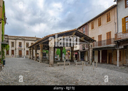 Lagrasse, Frankreich; Juni 2015: Das 14. Jahrhundert Halle oder Halle in Gruissan, Frankreich Stockfoto