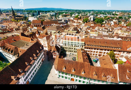 Luftbild des Basler Stadtbild mit Elisabethenkirche Kirchturm in der Ferne, in der Schweiz, Europa Stockfoto