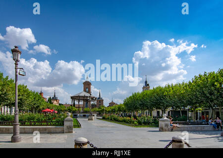 Alcala de Henares, Spanien - August, 2018: Die berühmten cervante's Square im historischen Zentrum von Alcala de Henares Stockfoto