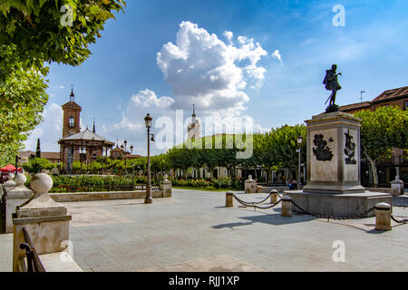 Alcala de Henares, Spanien - August, 2018: Die berühmten cervante's Square im historischen Zentrum von Alcala de Henares Stockfoto