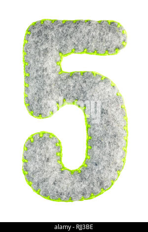 Nummer 5. Hand Made Nummer Fünf aus grauem Filz auf weißem Hintergrund. Satz von Zahlen aus grauem Filz Spielzeug. Ladbare Schrift mit abgerundeten Kanten für die Verwendung Stockfoto