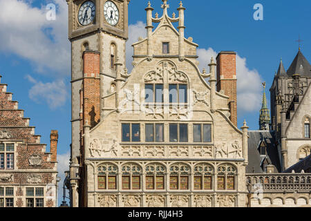 Der Turm der Alten Post und der freien Schiffer Guild House an der Graslei im historischen Stadtzentrum von Ghent, Belgien Stockfoto