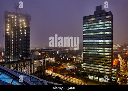 Blick von einem Engel Quadrat im DENKMALGESCHÜTZTEN CIS Tower und der NOMA, wenn Manchester City Centre skyline Stockfoto