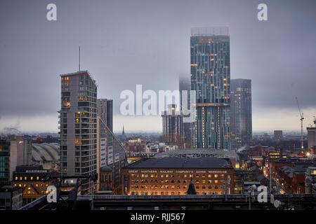 Blick von 125 Deansgate, Deansgate zu Beetham Tower, Renaker Deansgate quadratische Türme, und die großen nördlichen Lager Stockfoto