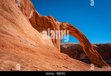 Januar 2019: Corona Arch ist nur außerhalb des Canyonlands National Park auf United States Büro des Land-Managements Land in der Nähe von Moab, Utah gefunden. Stockfoto