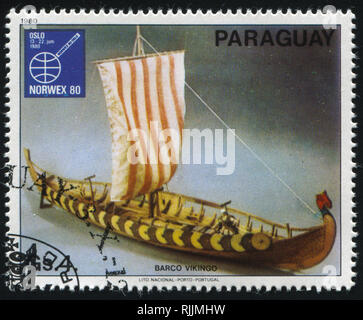 Russland KALININGRAD, 22. APRIL 2017: Briefmarke von Paraguay gedruckt, zeigt, Segelboot, ca. 1980 Stockfoto