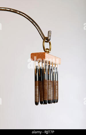 Authentischer Piano Pins, schrillen Windspiele aus Stahl. Stockfoto