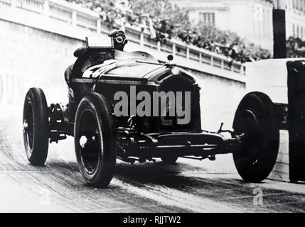 Ein Foto von Tazio Nuvolari in einem Alfa Romeo. Tazio Nuvolari (1892-1953) ein italienischer Rennfahrer. Vom 20. Jahrhundert Stockfoto