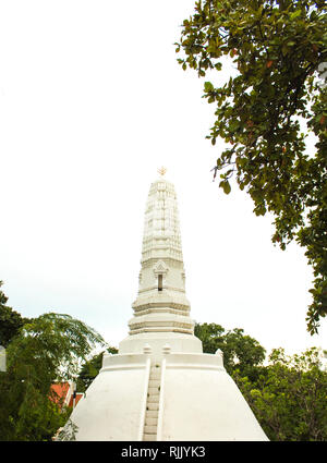 Phra Pathommachedi Stupa in Nakhon Pathom, Thailand. Auf 120,5 Meter ist es die größte Stupa der Welt. Stockfoto