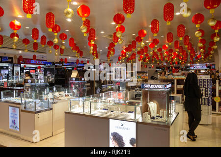 Velana International Airport, männlich die Malediven Asien - pthe Abflughalle und Duty free Shops Stockfoto