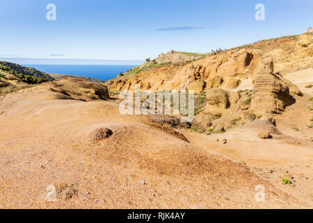 Wind erosion Erosion der sandigen Felsen im Teno Region von Teneriffa, Kanarische Inseln, Spanien Stockfoto