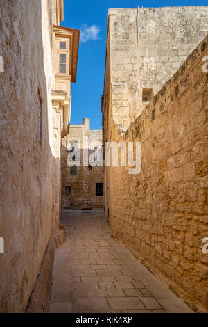 Gasse in die stille Stadt Mdina, Malta Stockfoto