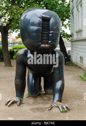 Riesige Bronze Babys, Kunst Installation von David Černý in Kampa, Prag, Tschechische Republik Stockfoto