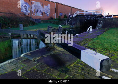 Ein Gatter verriegeln, entlang der Leeds & Liverpool Canal in der Nähe von Leeds City Centre. Stockfoto