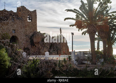 Mijas, Spanien. Die alte Kirche und Statue von Jesus in Mijas, Spanien. Stockfoto