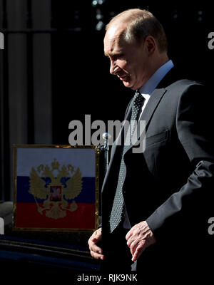 Der russische Präsident Wladimir Putin Blätter 10 Downing Street in London am 16. Juni 2013. Stockfoto