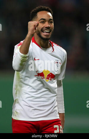 Leipzig, Deutschland. 06 Feb, 2019. Fussball: DFB-Pokal, Achtelfinale, RB Leipzig - VfL Wolfsburg in der Red Bull Arena Leipzig. Leipziger Matheus Cunha jubelt nach dem Tor zum 1:0. (Wichtiger Hinweis: Die DFB verbietet die Verwendung von Bildern im Internet und in online Medien während des Spiels (einschließlich der Hälfte der Zeit). Sperrzeit! Der DFB erlaubt die Veröffentlichung und weitere Verwendung der Bilder auf mobilen Geräten (insbesondere MMS) und über DVB-H und DMB erst nach dem Ende des Spiels.) Credit: Jan Woitas/dpa-Zentralbild/dpa/Alamy leben Nachrichten Stockfoto