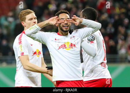 Leipzig, Deutschland. 06 Feb, 2019. Fussball: DFB-Pokal, Achtelfinale, RB Leipzig - VfL Wolfsburg in der Red Bull Arena Leipzig. Leipziger Matheus Cunha jubelt nach dem Tor zum 1:0. (Wichtiger Hinweis: Die DFB verbietet die Verwendung von Bildern im Internet und in online Medien während des Spiels (einschließlich der Hälfte der Zeit). Sperrzeit! Der DFB erlaubt die Veröffentlichung und weitere Verwendung der Bilder auf mobilen Geräten (insbesondere MMS) und über DVB-H und DMB erst nach dem Ende des Spiels.) Credit: Jan Woitas/dpa-Zentralbild/dpa/Alamy leben Nachrichten Stockfoto