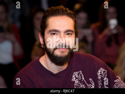 Hamburg, Deutschland. 06 Feb, 2019. Tom Kaulitz von der Band Tokio Hotel zu einem Fotoshooting nach der Aufzeichnung der ZDF-Talkshow 'Markus Lanz'. Credit: Christian Charisius/dpa/Alamy leben Nachrichten Stockfoto