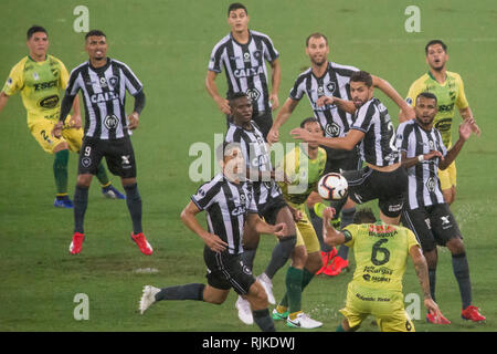 Rio De Janeiro, Brasilien. 06 Feb, 2019. Alexander Barboza bei Botafogo gegen Defensa y "Justicia gespielt Mittwoch (06.02) Um 9:30 Uhr an der Everton Santos Stadium, gültig für die erste Phase des South American Cup, in Rio de Janeiro, RJ. Credit: Celso Pupo/FotoArena/Alamy leben Nachrichten Stockfoto