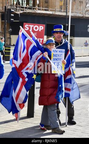 London, Großbritannien. 7. Feb 2019. Steve Bray, sodem Anti Brexit Protest, Houses of Parliament, Westminster, London.UK Credit: michael Melia/Alamy leben Nachrichten Stockfoto