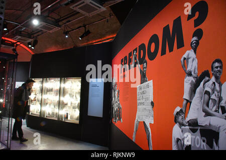 London, Großbritannien. 7. Feb 2019. Drücken Sie die Taste view, um zur Ausstellung feiert das Leben und das Vermächtnis von Nelson Mandela, der Anti-apartheid-revolutionäre und ehemaliger Präsident von Südafrika, präsentieren persönliche Gegenstände und Objekte. Credit: Nils Jorgensen/Alamy leben Nachrichten Stockfoto