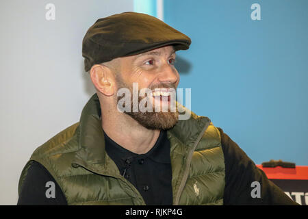 Newcastle, UK. 7 Feb, 2019. Cal Ellenor nimmt Fragen aus den Medien Quelle: Dan Cooke/Alamy leben Nachrichten Stockfoto